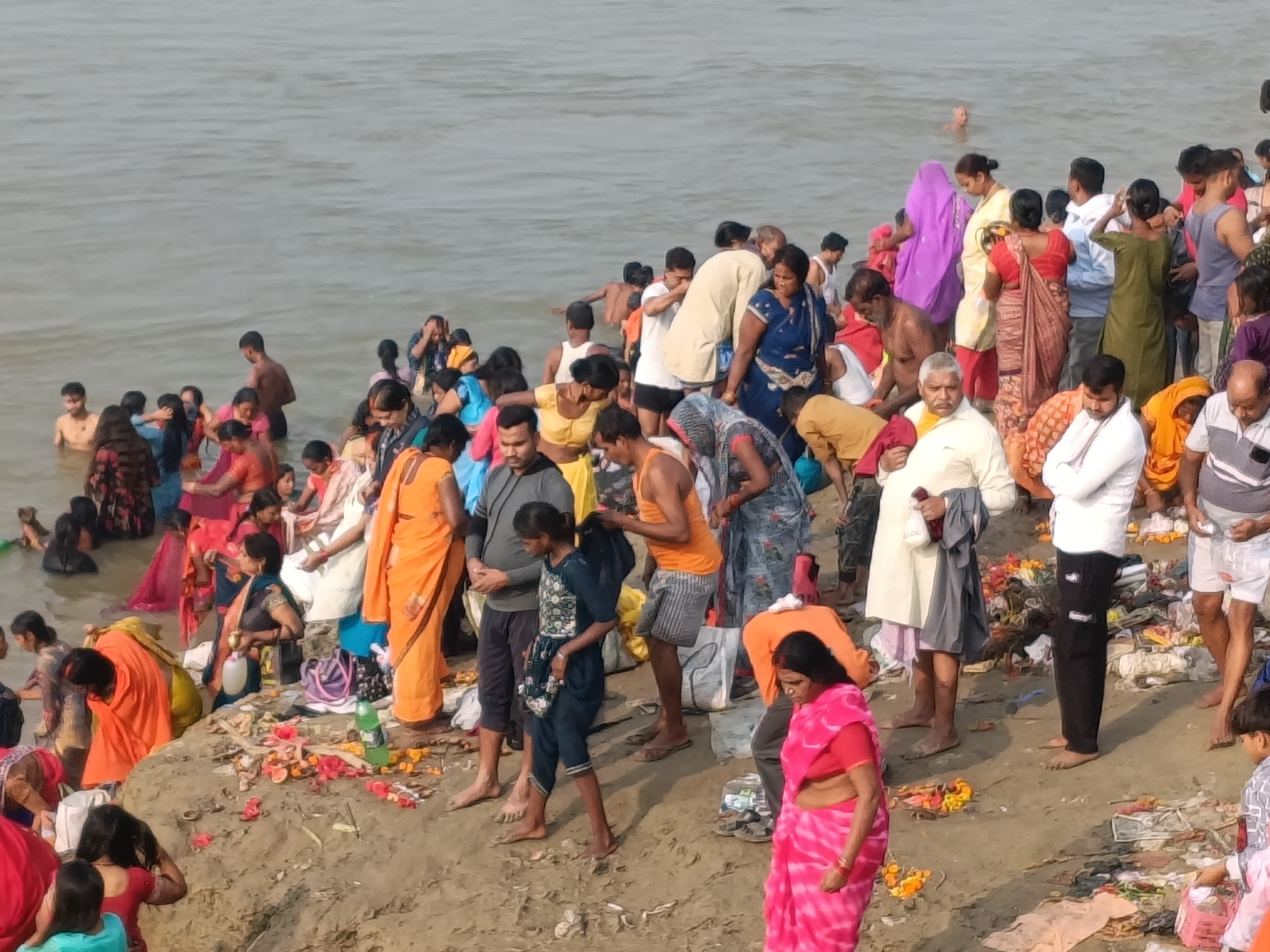 श्रद्धालुओं की भीड़