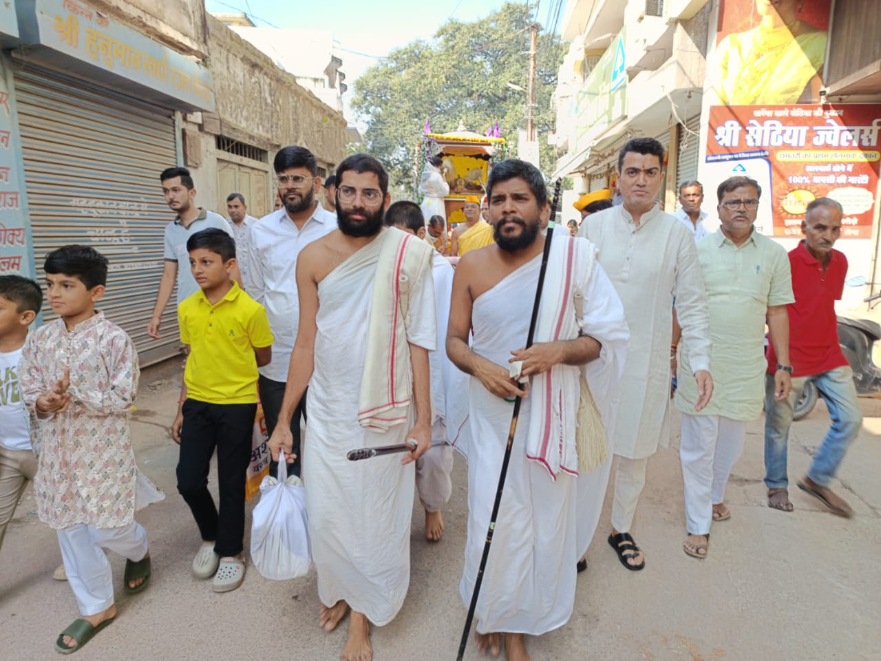 शहर में निकाली गई शोभायात्रा