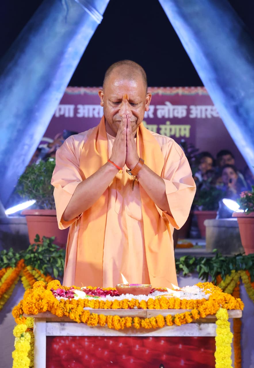 देव दीपावली महोत्सव में मुख्यमंत्री योगी आदित्यनाथ