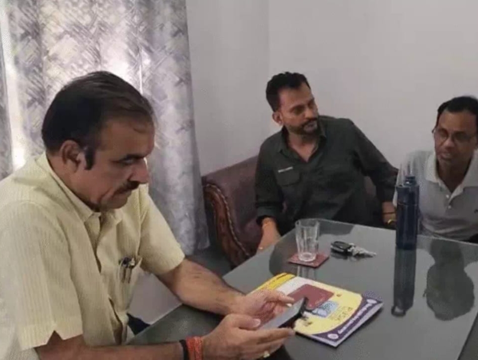 नवजात की जान बचाने अवकाश के दिन खुला स्वास्थ्य कार्यालय, मप्र में पहली बार किसी नवजात को किया जाएगा एयरलिफ्ट