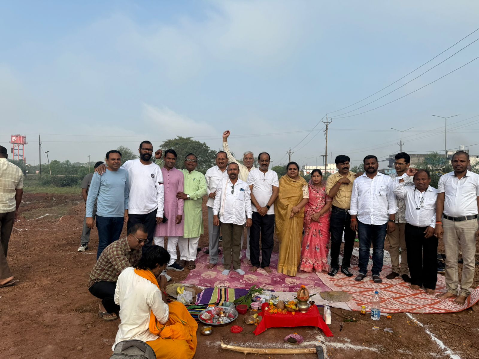 भाजपा कार्यालय केभूमि पूजन के अवसर पर उपस्थित जनप्रतिनिधि व अन्य लोग। भाजपा कार्यालय केभूमि पूजन के अवसर पर उपस्थित जनप्रतिनिधि व अन्य लोग।