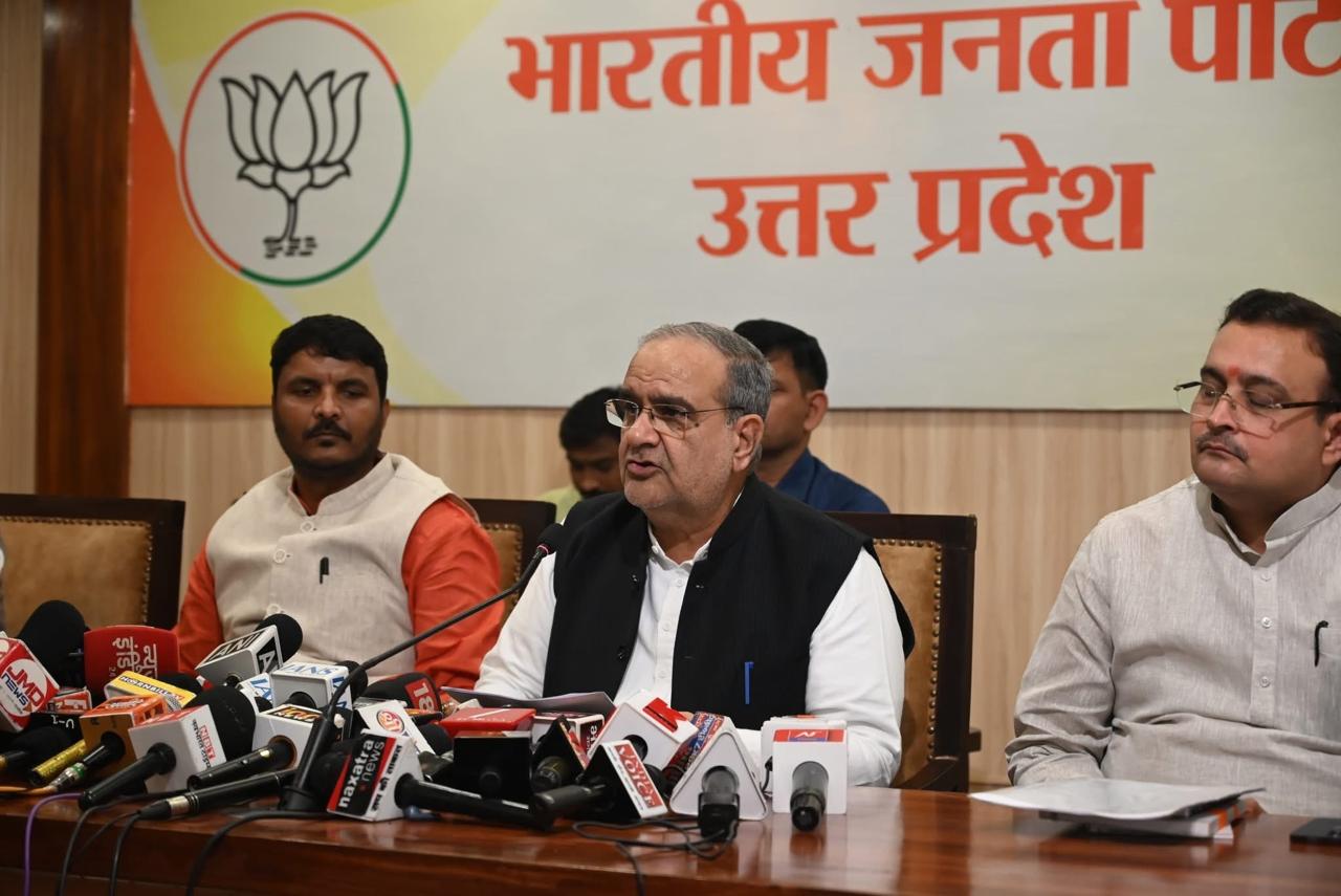 प्रेसवार्ता को संबोधित करते भूपेंद्र चौधरी प्रेसवार्ता को संबोधित करते भूपेंद्र चौधरी