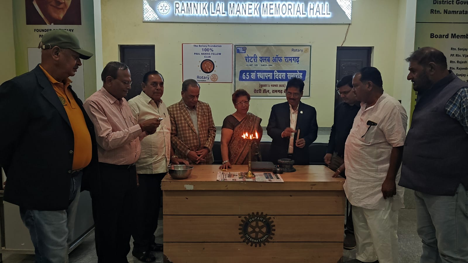 कार्यक्रम में शामिल लोग कार्यक्रम में शामिल लोग