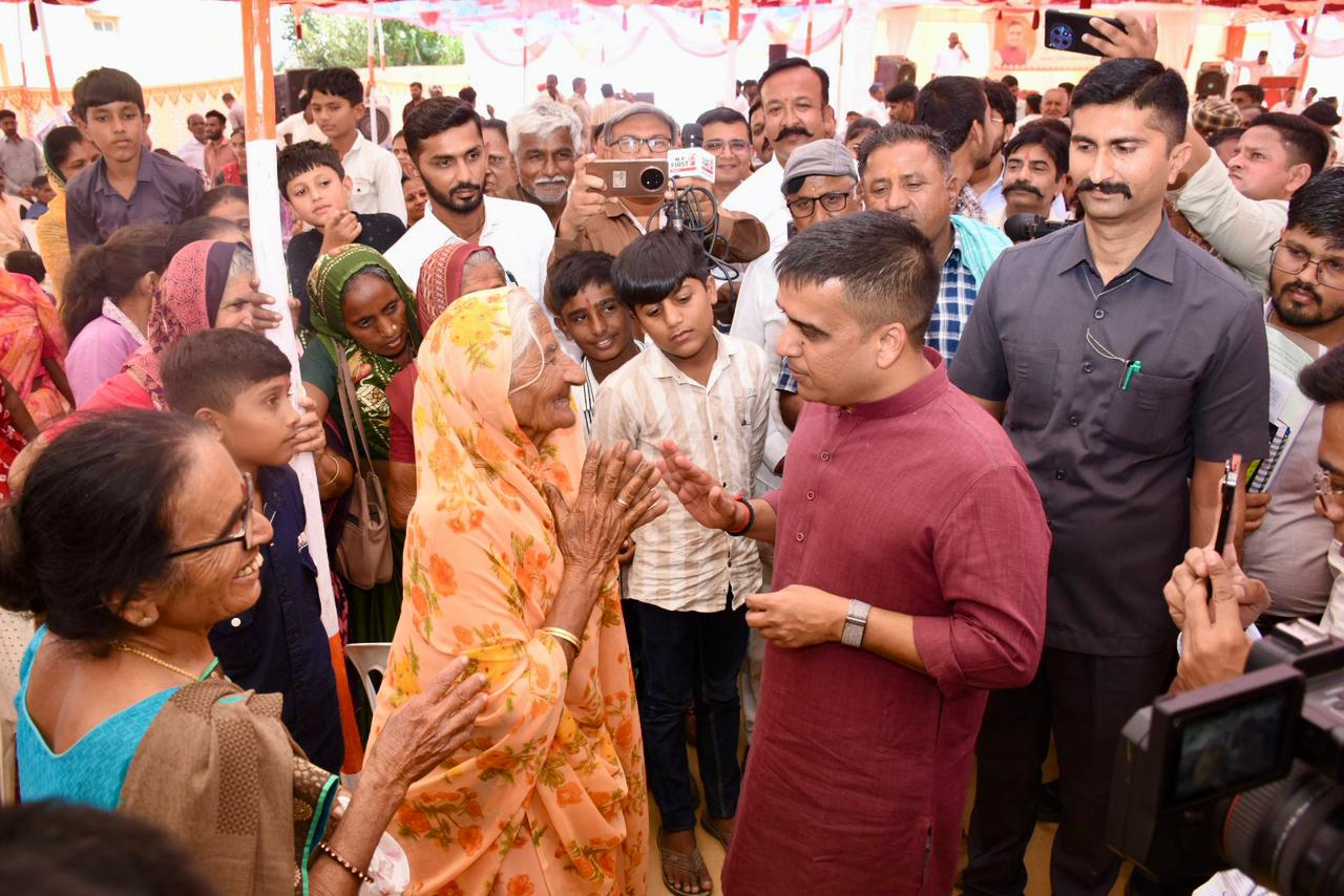 કચ્છના પ્રથમ સરહદી ગામ પુનરાજપરની મુલાકાત