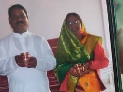 घर में घुसकर दंपति की धारदार हथियार से गला रेतकर हत्या