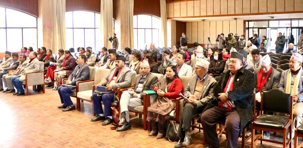 एमाले संसदीय दल की बैठक में उपस्थित सांसद