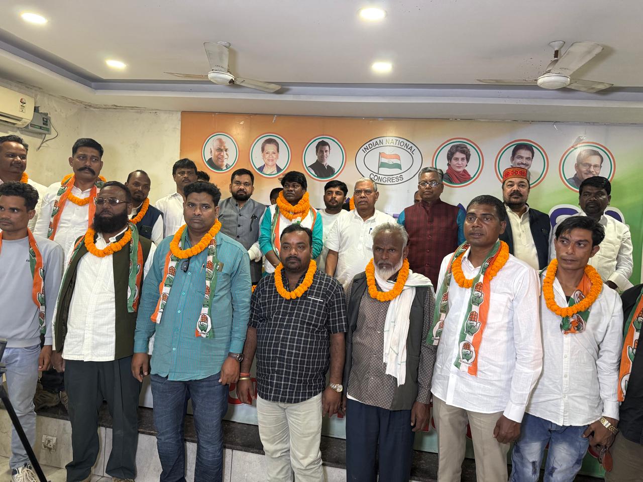 कांग्रेस के कार्यक्रम में मौजूद पार्टी के नेता