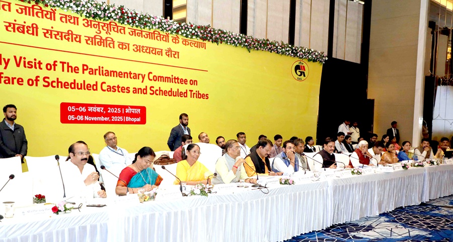 अनुसूचित जाति-जनजाति कल्याण संबंधी योजनाओं का अध्‍ययन करने मप्र आयी संसदीय समिति