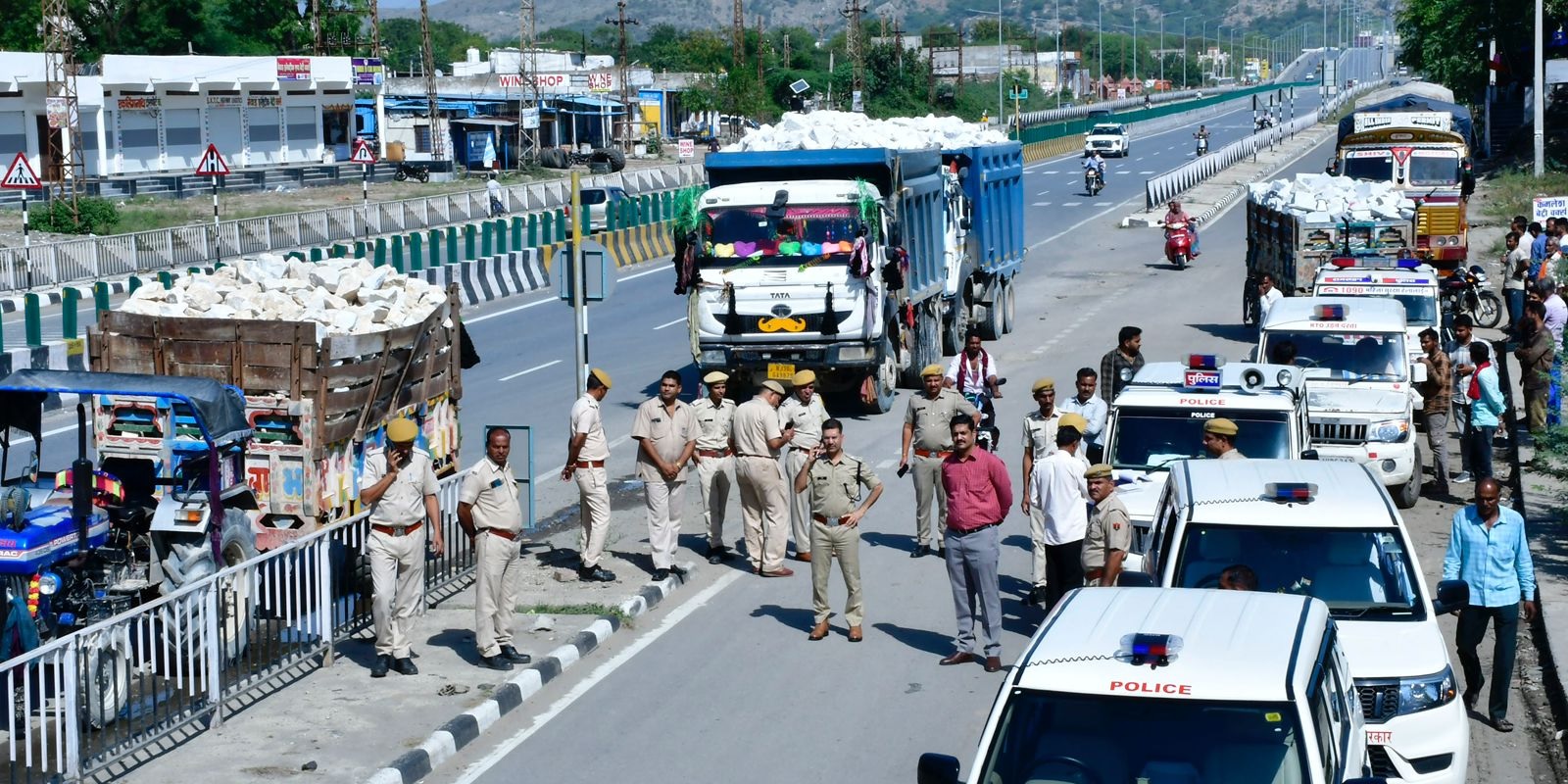 सड़क सुरक्षा अभियान : यातायात नियमों को लेकर 15 हजार से अधिक लोगों को किया जागरूक