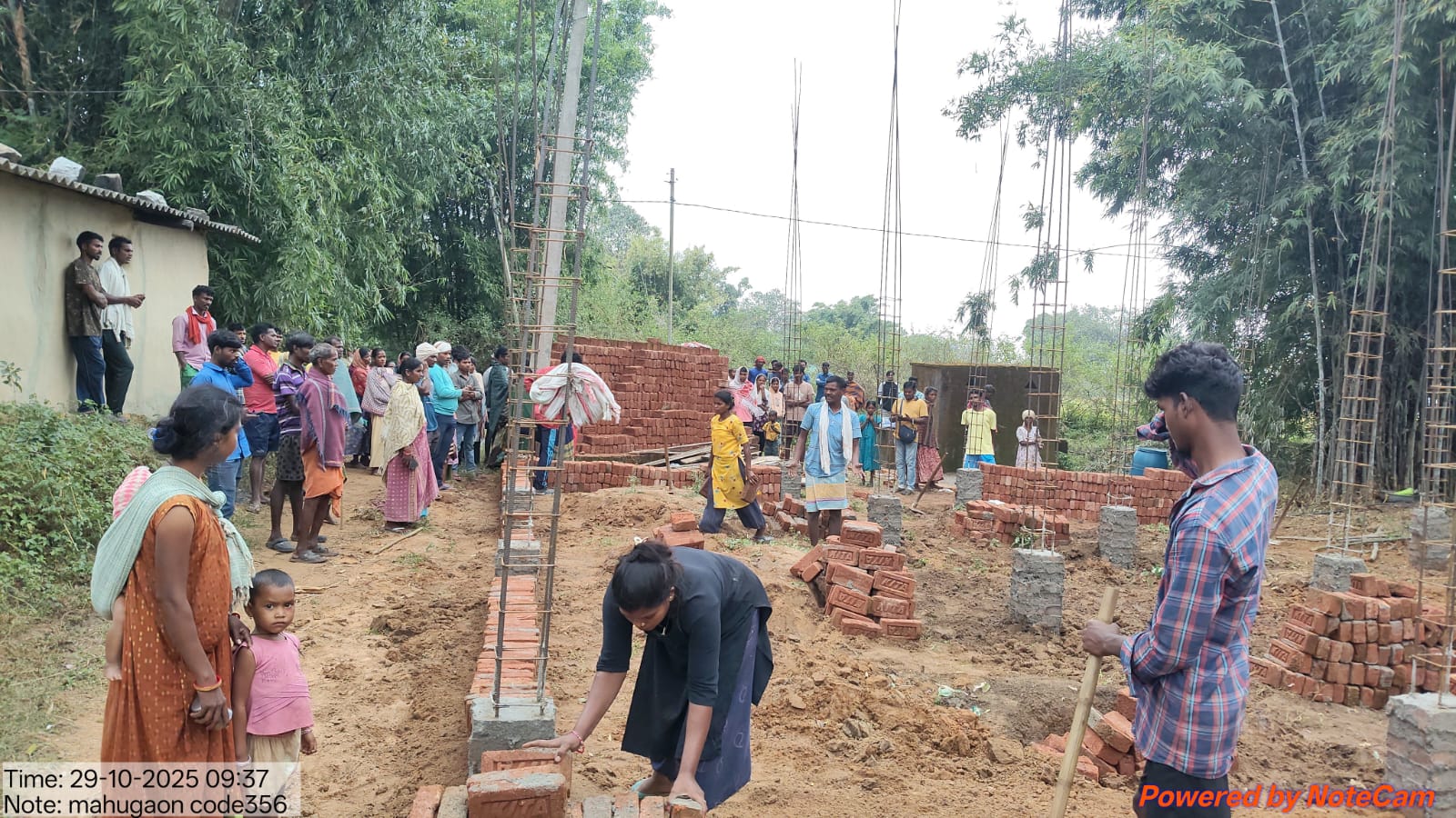 पीएम आवास बनाने संबंधित कार्य स्थल की तस्वीर पीएम आवास बनाने संबंधित कार्य स्थल की तस्वीर