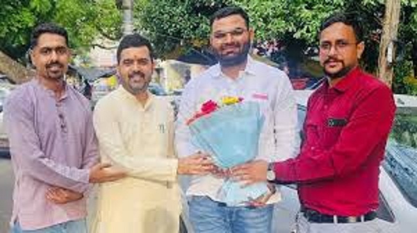 यश घनघोरिया सबसे ज्यादा वाेट के साथ जीते