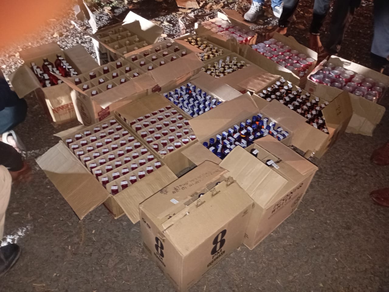 जप्त अवैध अंग्रेजी शराब