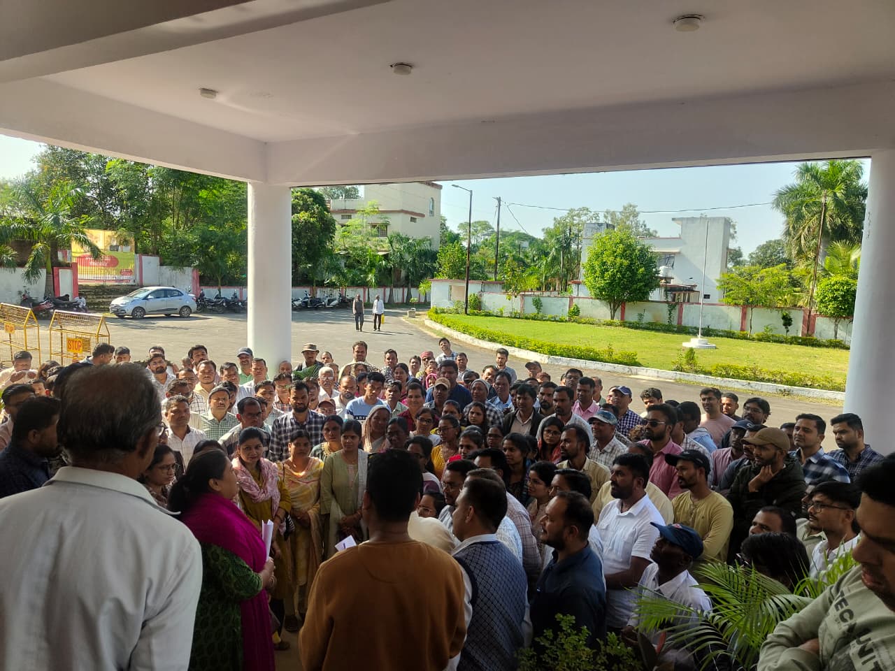 संभागयुक्त से गुहार लगाते पटवारी