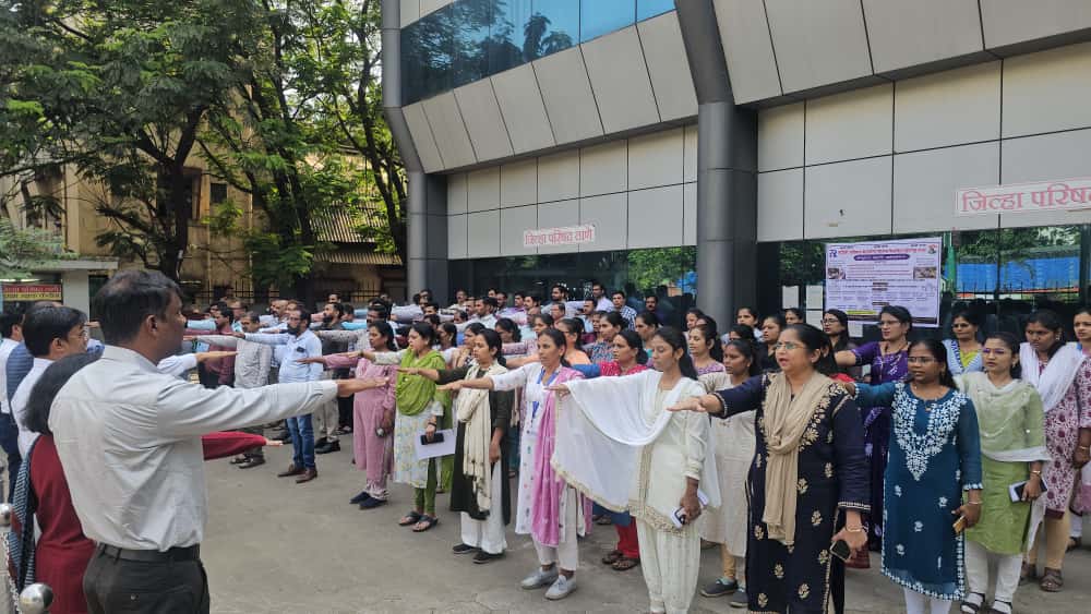 Thane zp vande Mataram group singing