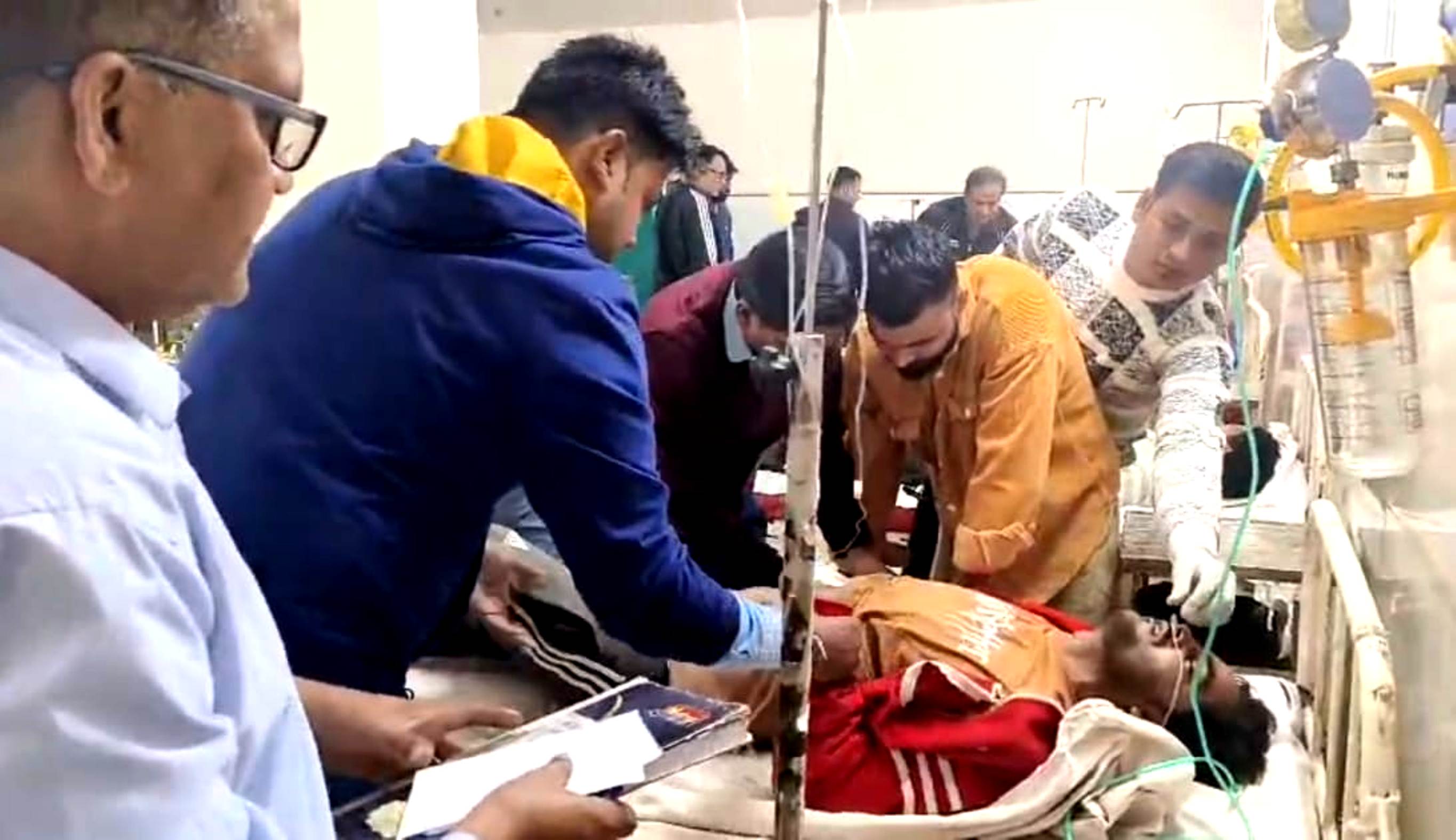 धौलपुर में मेला ग्राउंड की दीवार ढही,चार व्यापारी घायल