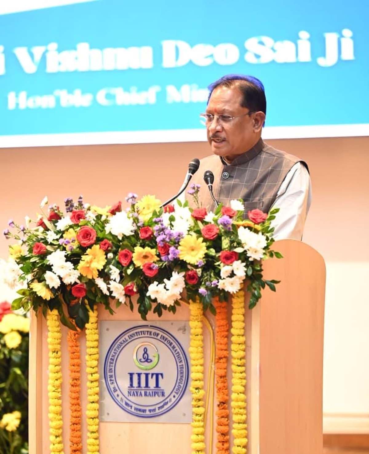 कार्यक्रम काे संबाेधित करते मुख्यमंत्री साय