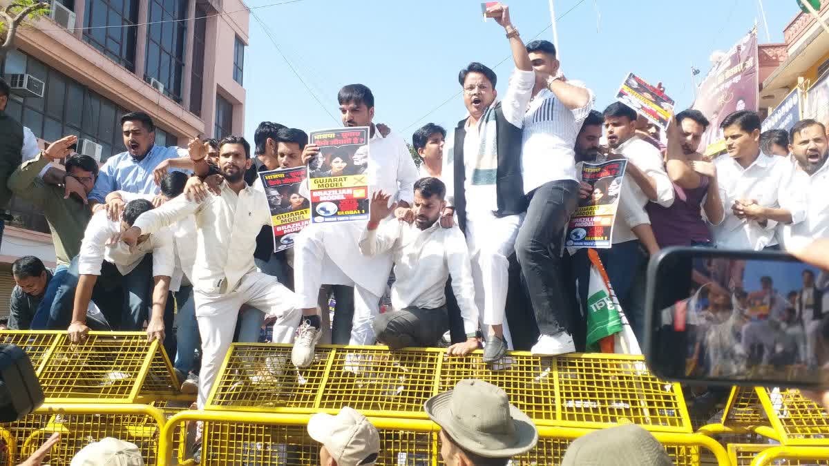 जयपुर में युवा कांग्रेस का हल्ला बोल प्रदर्शन