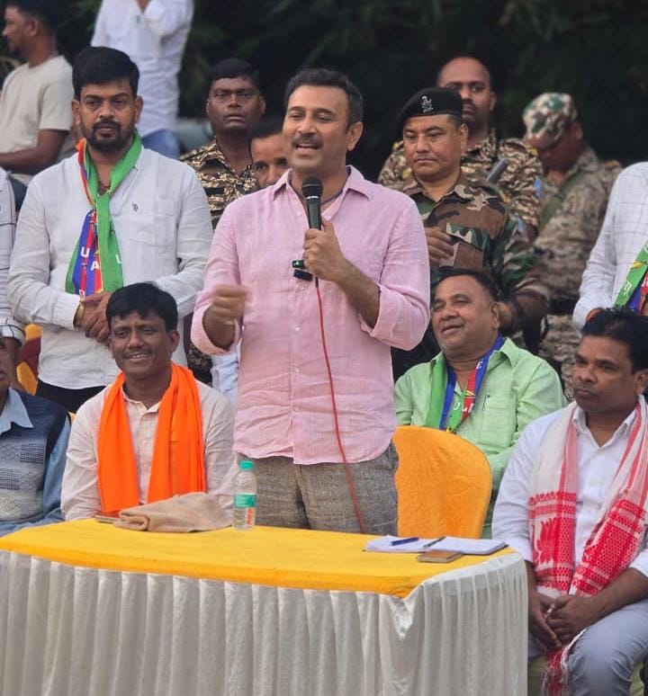 लोगों को संबोधित करते सुदेश महतो