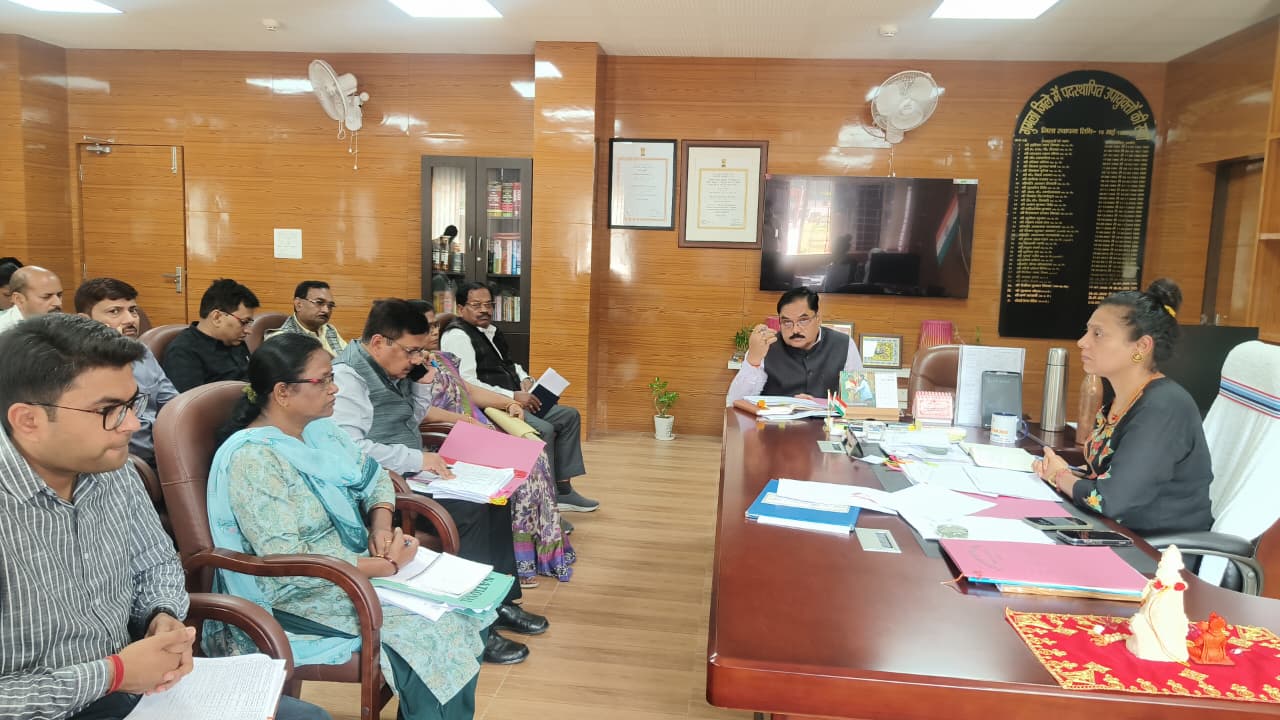 बैठक में डीसी समेत अन्‍य