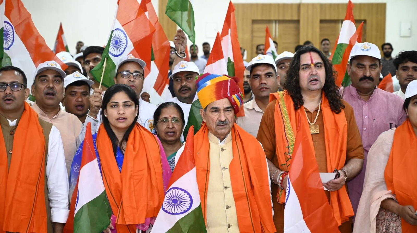 भाजपा प्रदेश कार्यालय में सामूहिक रूप से गूंजा “वंदे मातरम्”