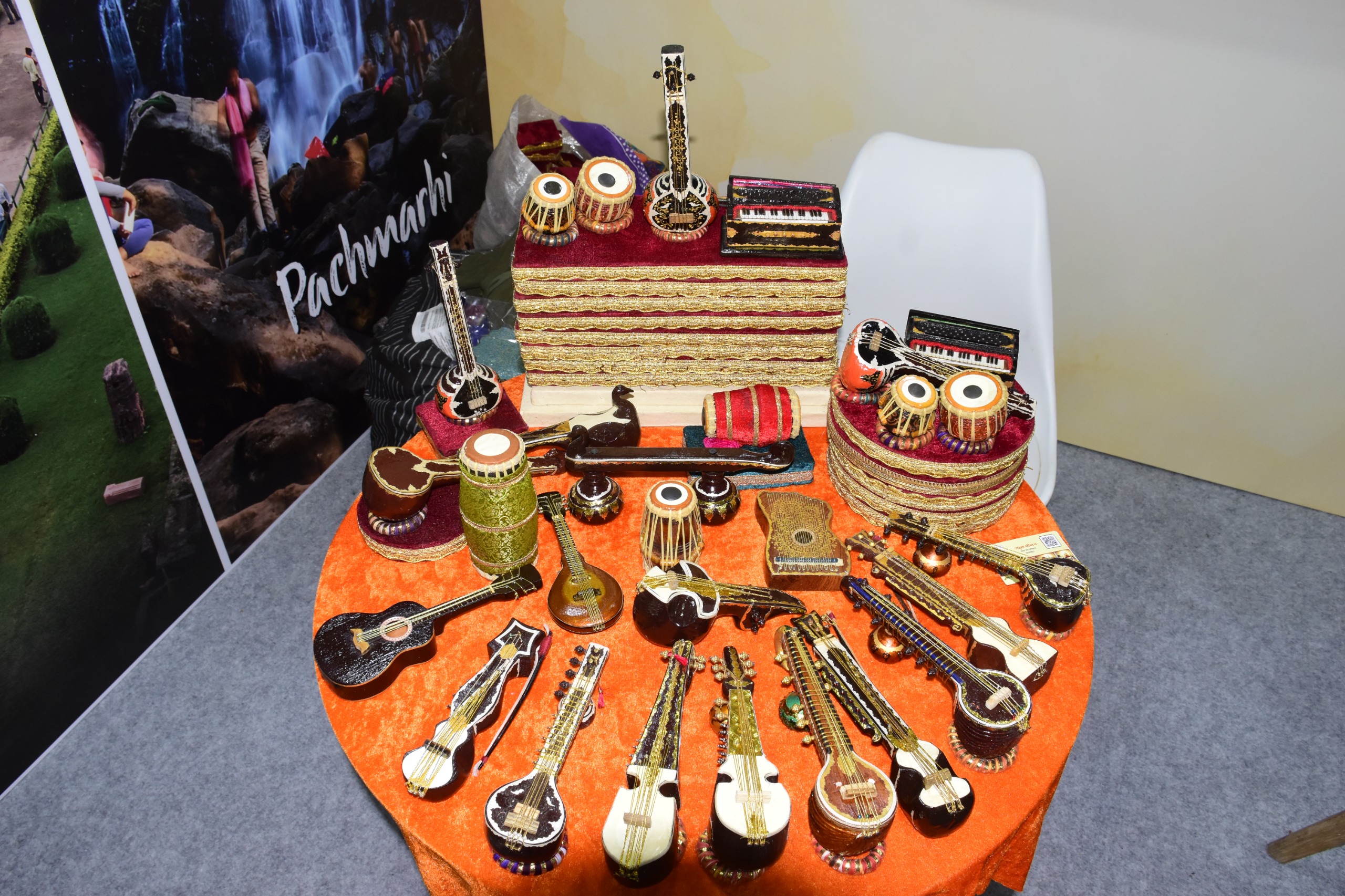 ભારત પર્વ–2025,વેસ્ટ મટિરિયલમાંથી સંગીતના પ્રતિરૂપ વાદ્યો બનાવી આત્મનિર્ભર બન્યા કલાકાર રાહુલ શ્રીવાસ ભારત પર્વ–2025,વેસ્ટ મટિરિયલમાંથી સંગીતના પ્રતિરૂપ વાદ્યો બનાવી આત્મનિર્ભર બન્યા કલાકાર રાહુલ શ્રીવાસ