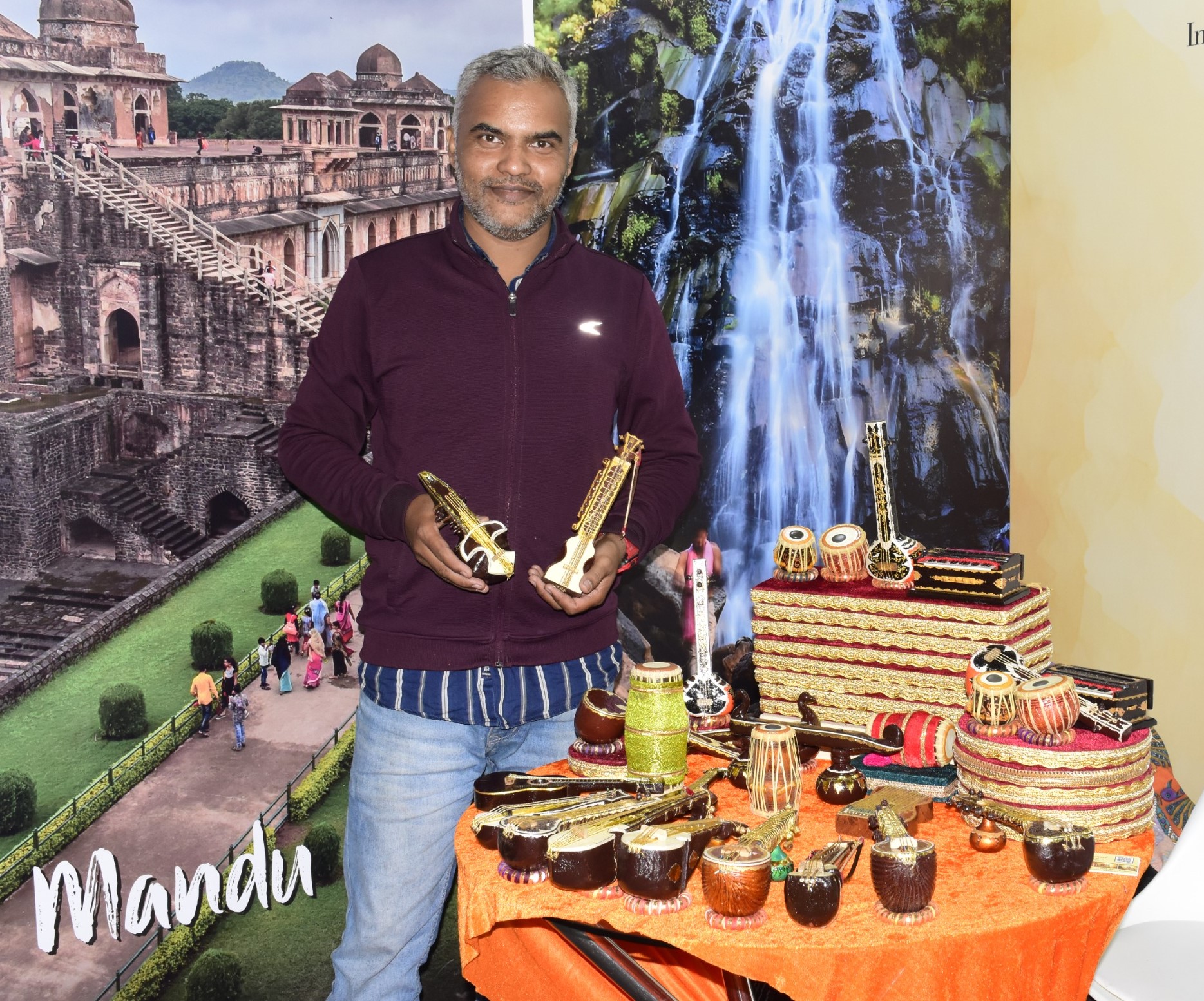 ભારત પર્વ–2025,વેસ્ટ મટિરિયલમાંથી સંગીતના પ્રતિરૂપ વાદ્યો બનાવી આત્મનિર્ભર બન્યા કલાકાર રાહુલ શ્રીવાસ ભારત પર્વ–2025,વેસ્ટ મટિરિયલમાંથી સંગીતના પ્રતિરૂપ વાદ્યો બનાવી આત્મનિર્ભર બન્યા કલાકાર રાહુલ શ્રીવાસ