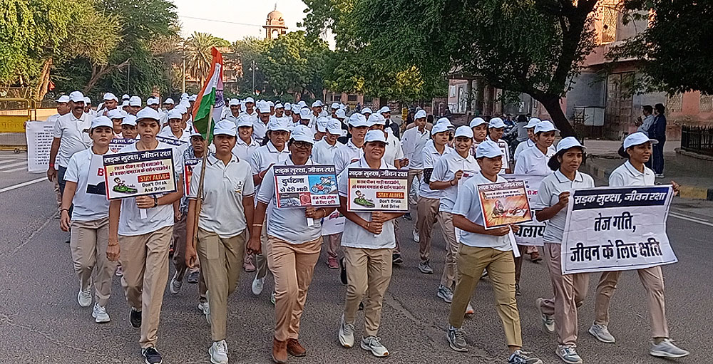 भारत माता की जयघोष और वन्दे मातरम के नारों के बीच प्रभात फेरी : अनेक ने निभाई भागीदारी