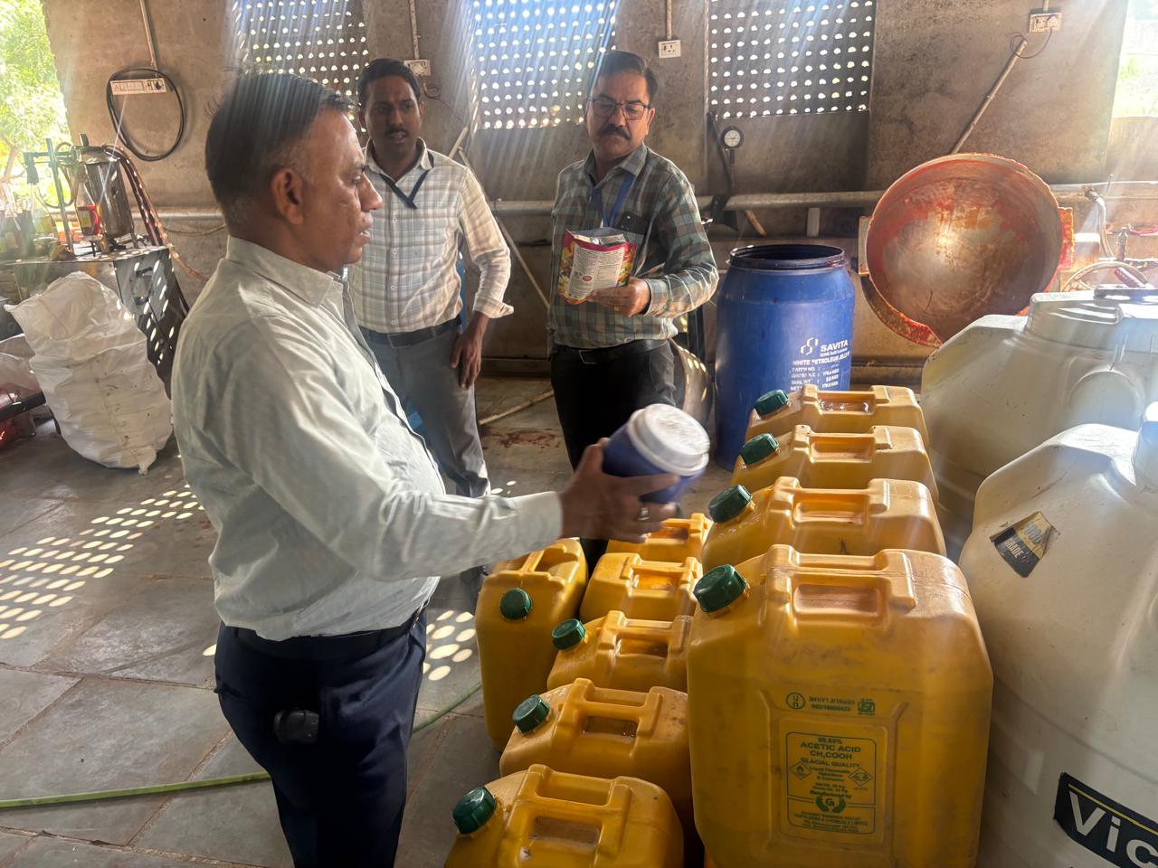 फूड सेफ्टी टीम ने बस्सी में मिलावटी सॉस की फैक्ट्री पर पकडी फूड सेफ्टी टीम ने बस्सी में मिलावटी सॉस की फैक्ट्री पर पकडी