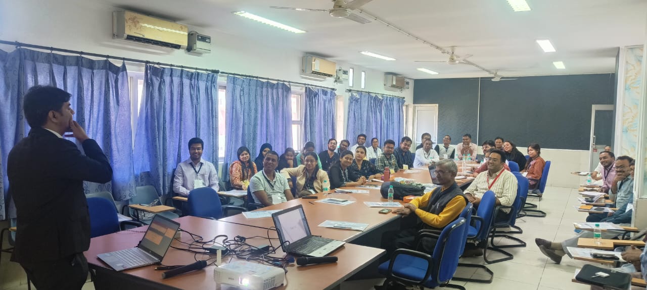 कार्यशाला में जानकारी साक्षा करते डॉक्टर समेत अन्य कार्यशाला में जानकारी साक्षा करते डॉक्टर समेत अन्य