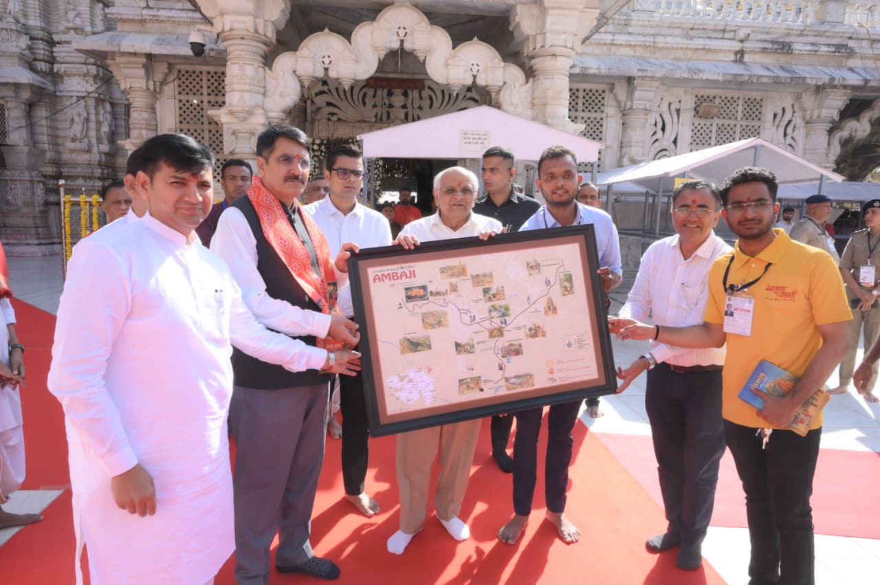 मुख्यमंत्री ने जनजातीय गौरव यात्रा को रवाना किया