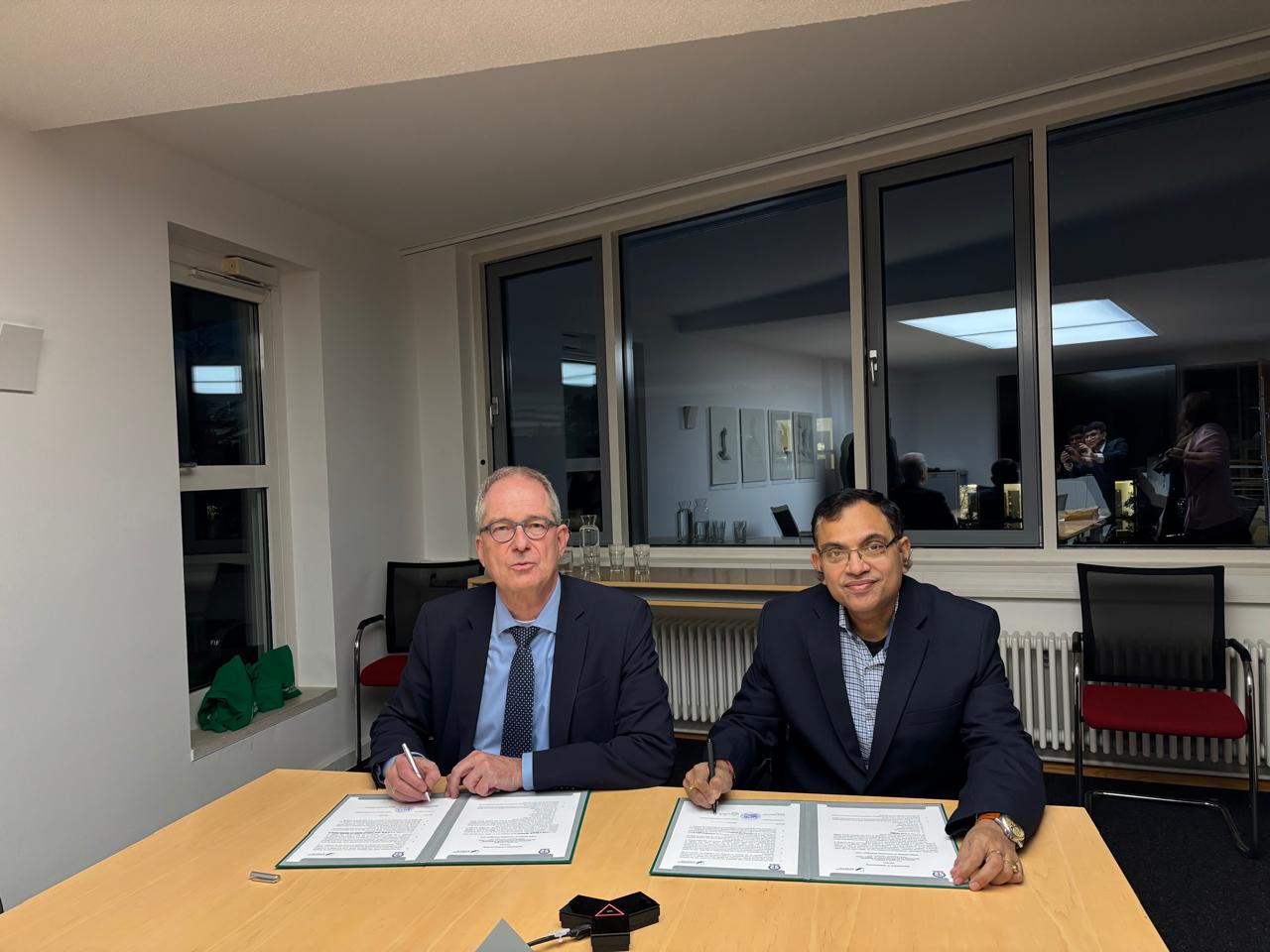 आईआईटी खड़गपुर और बायरॉयथ विश्वविद्यालय के बीच नवाचार के लिए भारत-जर्मन उत्कृष्टता केंद्र की स्थापना हेतु ऐतिहासिक समझौता आईआईटी खड़गपुर और बायरॉयथ विश्वविद्यालय के बीच नवाचार के लिए भारत-जर्मन उत्कृष्टता केंद्र की स्थापना हेतु ऐतिहासिक समझौता