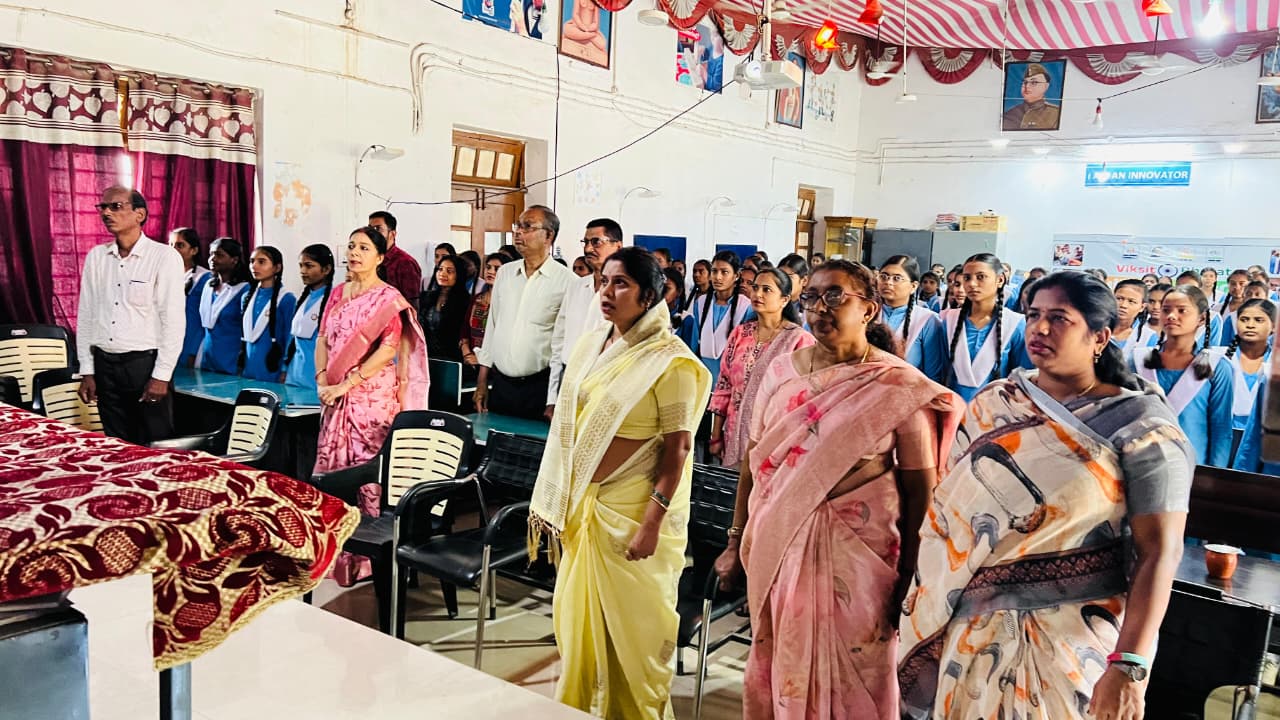 शिवसिंह वर्मा आदर्श विद्यालय में उपस्थित अतिथि।