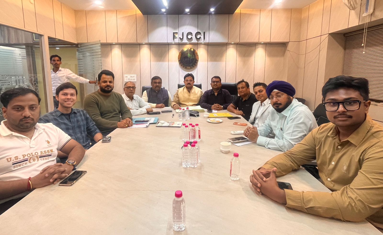 बैठक में चेंबर कॉमर्स के पदाधिकारीगण