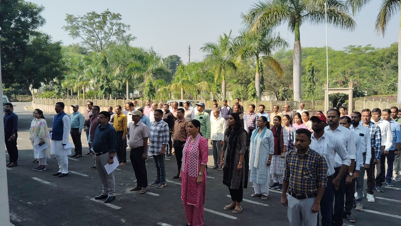 सामूहिक वंदेमातरम् गीत का गायन सामूहिक वंदेमातरम् गीत का गायन