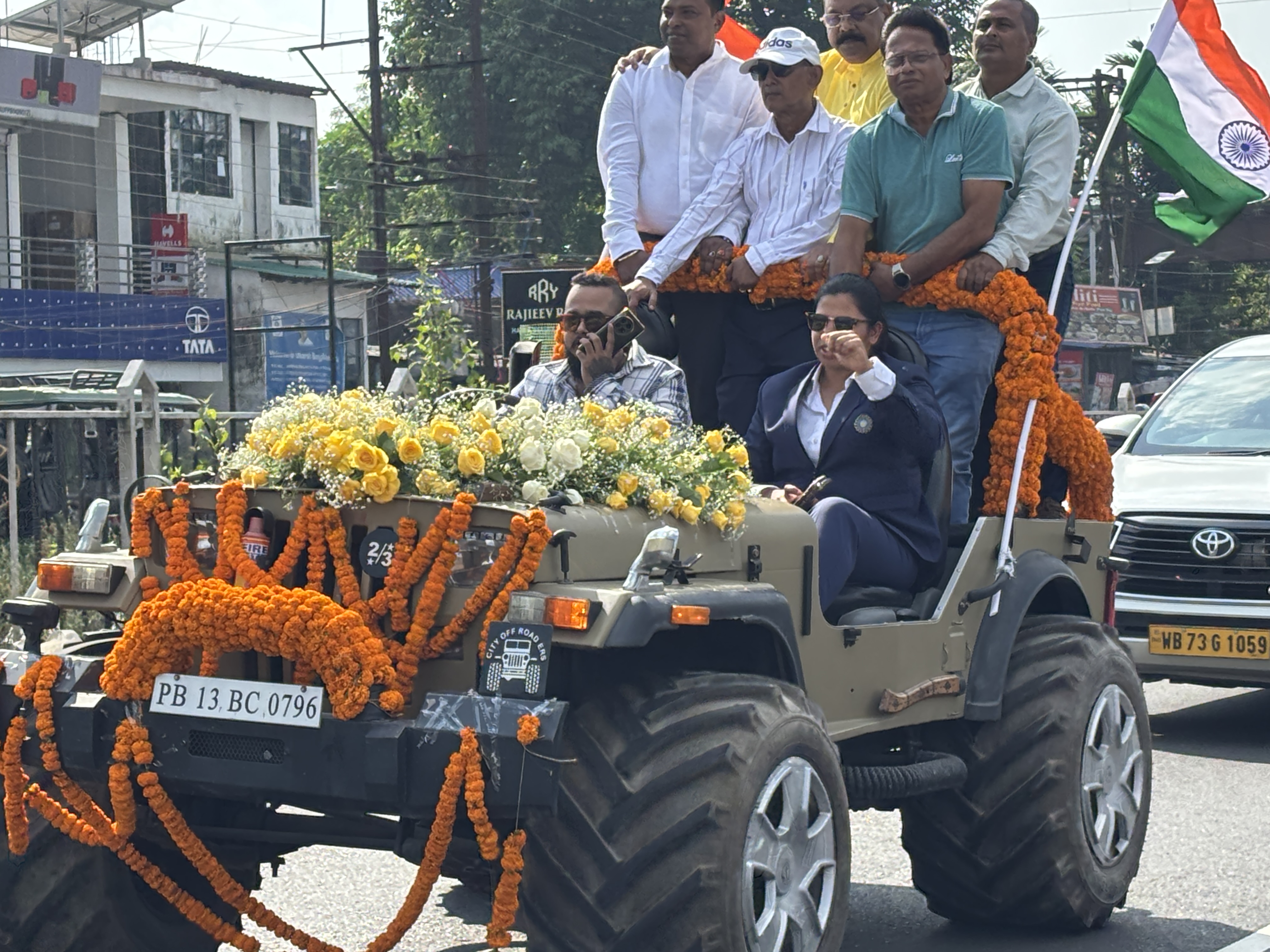 विशेष गाड़ी से बागडोगरा एयरपोर्ट से सिलीगुड़ी जाती ऋचा घोष