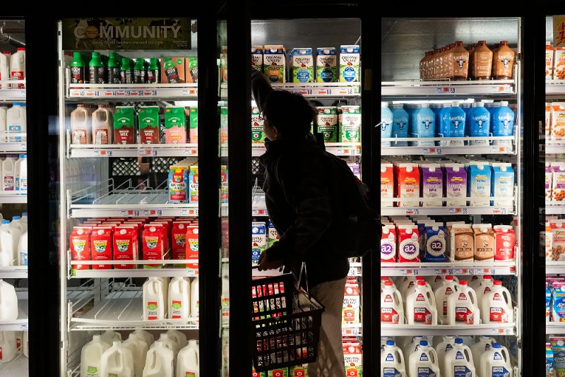 अमेरिका के पूरक पोषण सहायता कार्यक्रम को एसएनएपी  या खाद्य टिकट के रूप में भी जाना जाता है। यह कार्यक्रम लगभग आठ अमेरिकियों में से एक को सहायता प्रदान करता है। फोटो साभार -द न्यूयॉर्क टाइम्स