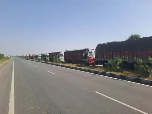 हाईवे जाम।