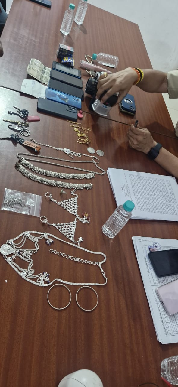 सक्ती: मरकामगोढ़ी चोरी का पर्दाफाश, बिलासपुर स्टेशन से 5 आरोपी गिरफ्तार