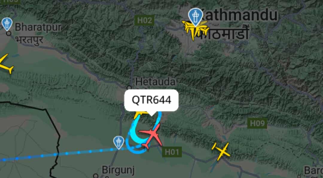 फ्लाइट रडार में होल्ड पर विमान फ्लाइट रडार में होल्ड पर विमान