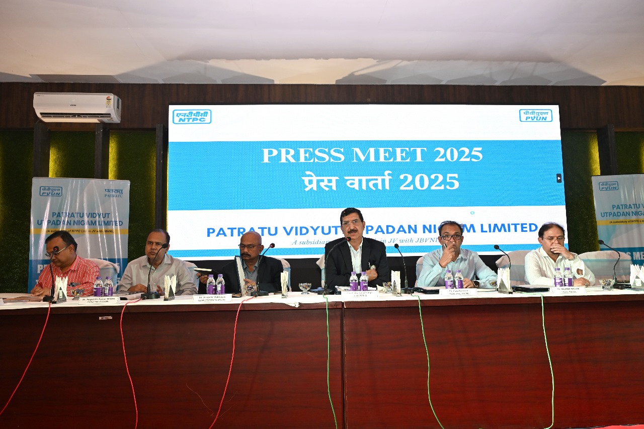 कार्यक्रम में शामिल लोग कार्यक्रम में शामिल लोग