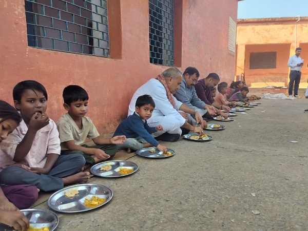 मध्यान्ह भोजन की समीक्षा करने पहुंचे पूर्व वनमंत्री, राहुल गांधी ने एक्स हैंडल पर शेयर की पोस्ट