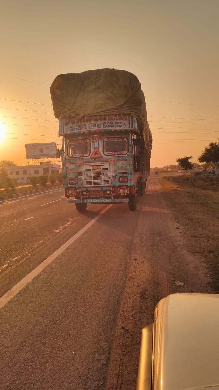 सड़क सुरक्षा अभियान में पुलिस ने एक लाख 33 हजार से अधिक लोगों को यातायात नियमों के प्रति किया जागरूक