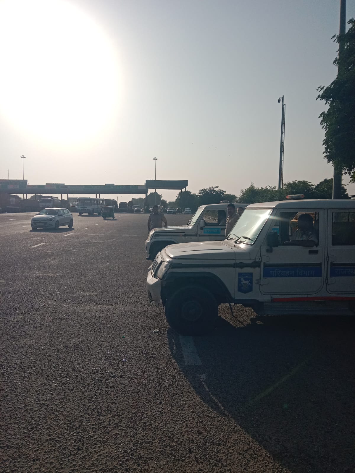 सड़क सुरक्षा अभियान में पुलिस ने एक लाख 33 हजार से अधिक लोगों को यातायात नियमों के प्रति किया जागरूक