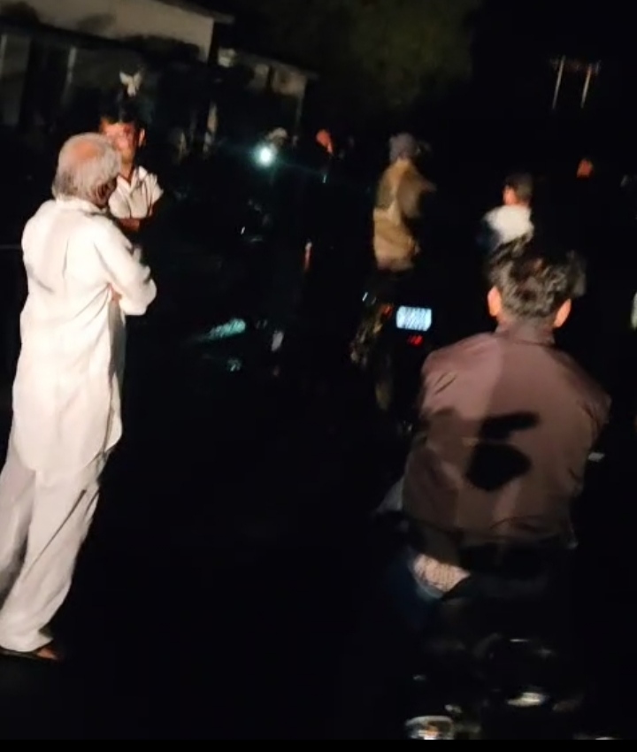 नाराज किसानों ने किया चक्काजाम, आश्वासन पर माने