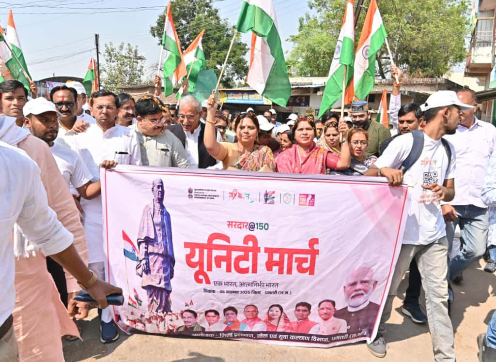 यूनिटी मार्च में शामिल जनप्रतिनिधिगण।