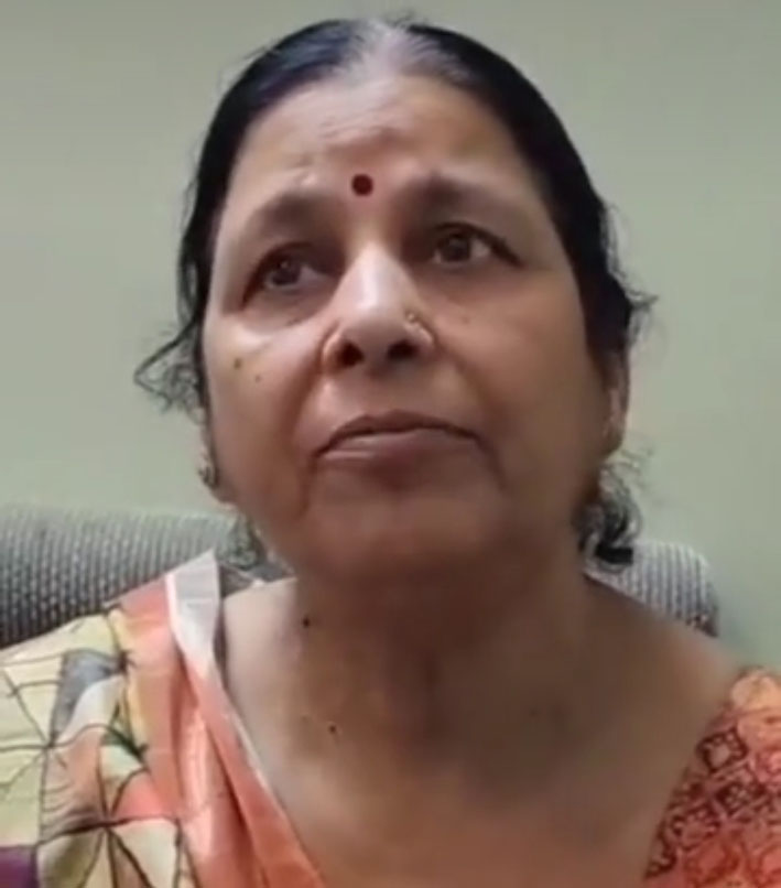 महिला,जिसे बदमाशों ने धमका कर लुटा