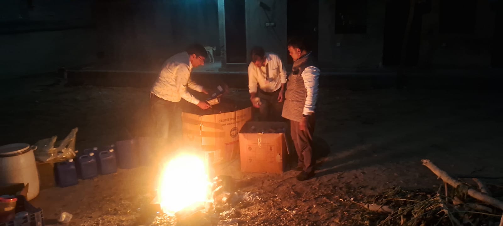 खाद्य सुरक्षा अधिकारियों को मिला कुकीज फैक्ट्री में कई क्विंटल एक्सपायरी कच्चा माल खाद्य सुरक्षा अधिकारियों को मिला कुकीज फैक्ट्री में कई क्विंटल एक्सपायरी कच्चा माल