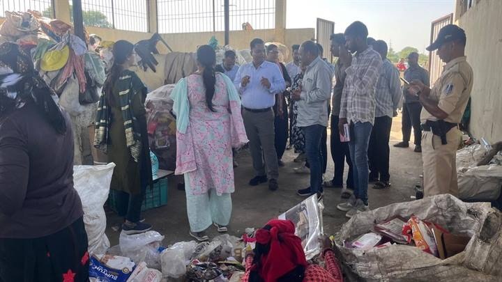 कलेक्टर ने किया ग्रामीण क्षेत्र के विशेष स्वच्छता अभियान का निरीक्षण