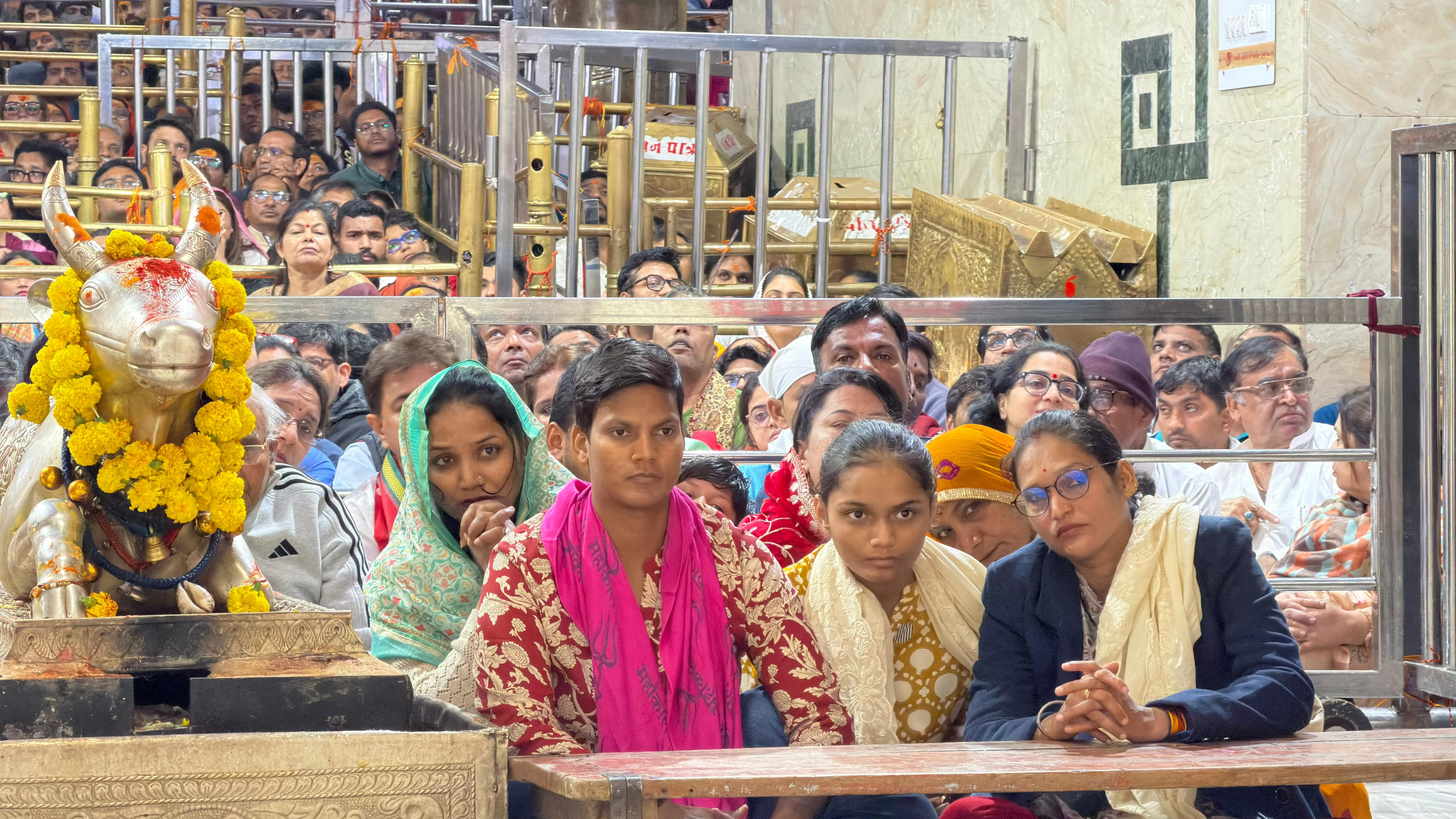 Deepti Sharma, a member of the Women's Cricket World Cup winning Indian cricket team, visited Mahakal. Deepti Sharma, a member of the Women's Cricket World Cup winning Indian cricket team, visited Mahakal.