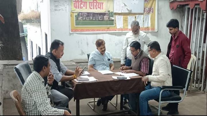 भोपालः मुख्य निर्वाचन पदाधिकारी ने किया नरेला व हुजूर में एसआईआर कार्य का निरीक्षण भोपालः मुख्य निर्वाचन पदाधिकारी ने किया नरेला व हुजूर में एसआईआर कार्य का निरीक्षण